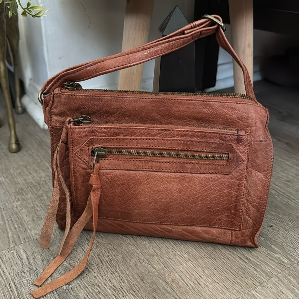 Light brown leather crossbody